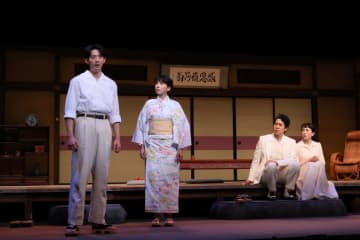 三谷幸喜 翻案演出&大泉洋,宮沢りえ,竜星涼etc.出演 舞台『昭和から騒ぎ』開幕 舞台写真到着