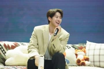 コンミョン、実弟NCT ドヨンがサプライズ登場！初の韓国単独ファンミーティングを盛況裏に終了