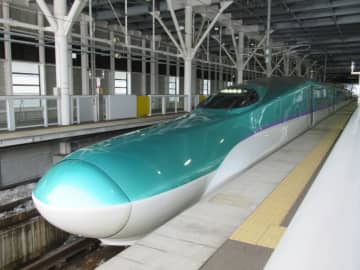 唯一無二！都会にある長〜い北海道新幹線「札幌車両基地」、壁面デザインが決定