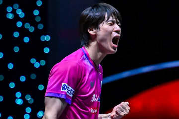 戸上隼輔／篠塚大登ペアが金メダル!! 日本勢64年ぶりの快挙に涙。列島歓喜「すげえええ！」「やったやったやった」【世界卓球】