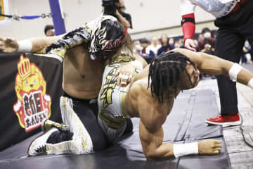 【新日本・ＢＯＳＪ】エル・デスペラードが５勝目　ＹＯＨ、ＭＡＯと首位タイで最終公式戦へ