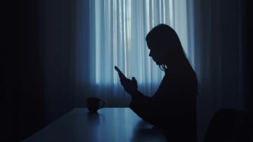 母の知り合いを名乗る男。しかし、どこか不気味→母に心当たりを聞いてみると…