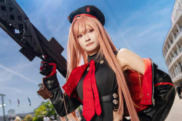 【コスプレ】アーミー×ニーハイの絶対領域を展開！キリリとした表情がかっこいい美脚レイヤーによる『NIKKE』ラピ【写真7枚】