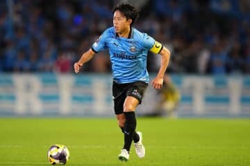 「悠さんはごめんなって」圧巻の長距離突破からプレゼントパス！ 川崎の佐々木旭はなぜシュートを選択しなかった？「三笘のようだった」と伝えると…