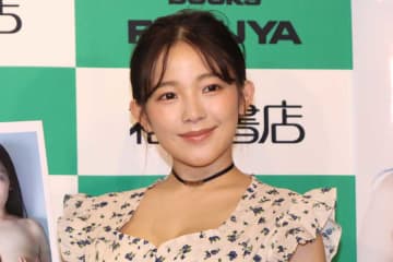 “奇跡の2次元ボディー”29歳グラドル、汗だくのパスポート写真に反響「かわいすぎます」