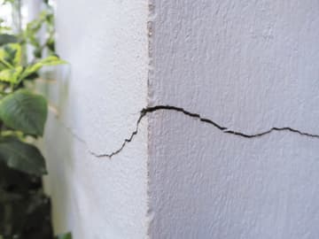 米ニューヨーク、”極細・超高層マンション”で『数千カ所のひび割れ発覚』管理組合が開発事業者を提訴「構造上の甚大な不具合を隠蔽」…ネットでも「なんでこんなビルを建てる必要があるのか…」「深さ25センチて…」「怖いの一言」