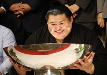 大の里「すごく充実」　千秋楽パーティー