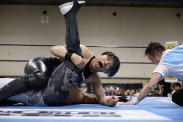 【新日本・ＢＯＳＪ】ＳＨＯが石森太二を拷問刑　SANADA乱入で因縁のWDとの公式戦制す