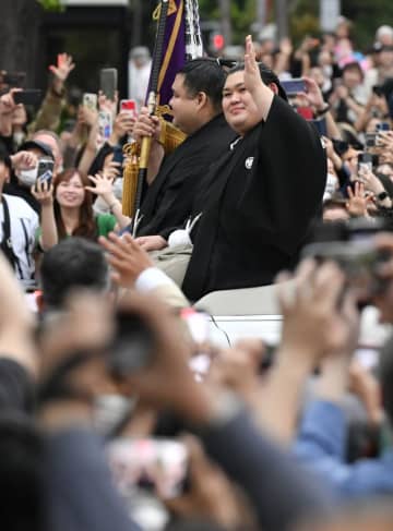 大の里　「第75代」横綱へ　28日正式決定　大相撲夏場所　14勝1敗、2場所連続優勝【更新】