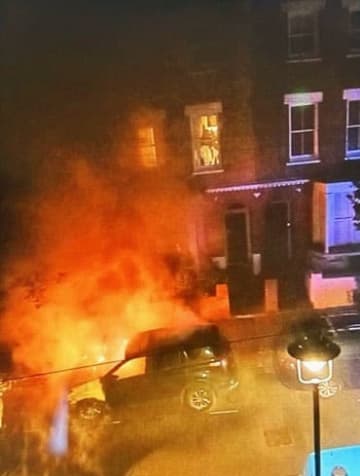 英首相邸放火、ロシアの関与疑う　警察、欧州で事件多発