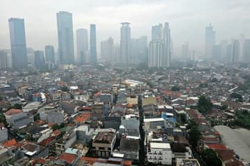 【インドネシア】「長期停滞」、脱却に苦戦［経済］　非効率性が先進国入りの壁に