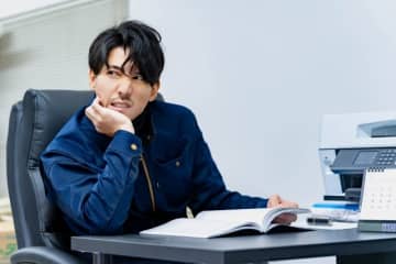 「野放しですからエスカレートしています」上司が“推し社員”を優遇しまくり「コツコツやる者が徒労する日々」と語る男性