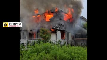 赤い炎立ち上る…千葉・匝瑳市で住宅全焼の火事　住人とみられる男性1人けが命に別条なし