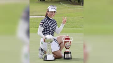 「年間女王を目指したい」佐久間朱莉が完全優勝　初優勝から1か月での2勝目に「今はすごくゴルフを楽しめている」