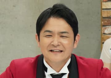 千鳥ノブ「イヤな流出写真みたい」「ベッドの上より恥ずかしい」アイドルとの2ショットチェキに衝撃