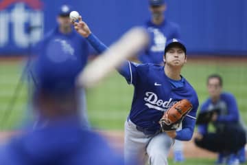 大谷、実戦形式で最速156キロ　手術後初、5人に投げ2奪三振
