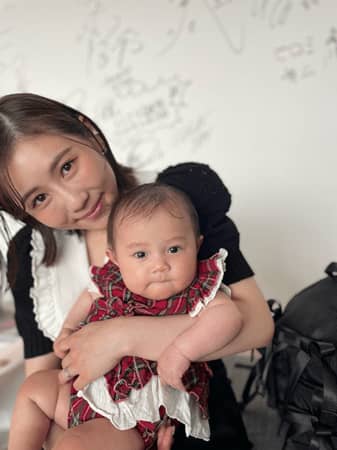 極楽とんぼ山本、妻・西野未姫が娘の爪切りする姿に感激