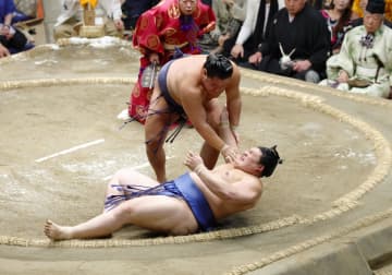 大の里、豊昇龍に敗れ14勝　照ノ富士以来の全勝V逃す