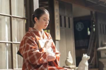 明日の『あんぱん』“のぶ”今田美桜、悲しみに暮れる“嵩”北村匠海に寄り添う