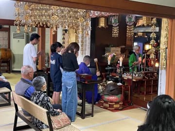 ひな人形やぬいぐるみ…ありがとう感謝込めて　市原で人形5000体を供養