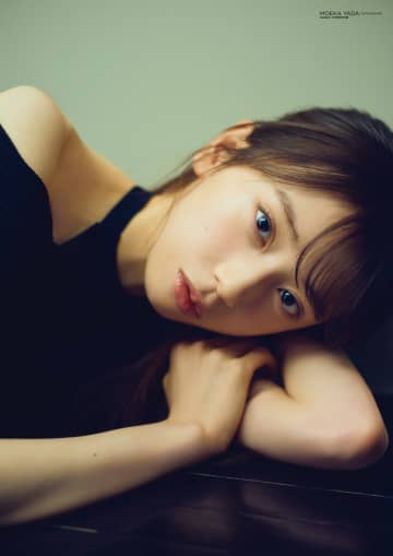 乃木坂46・6期生センター矢田萌華、ソロ初表紙を飾る　圧倒的ビジュアルと表現力で魅せる