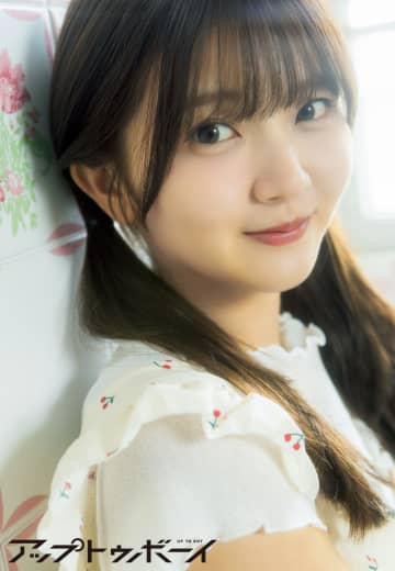 日向坂46山下葉留花、“異世界に迷い込んだ美少女”に　『アップトゥボーイ』初登場でとびきりキュートなグラビア披露