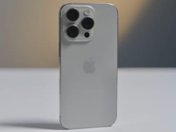 「iPhoneを米国で作らなければ関税25％」、アップルはトランプ氏の要求に従うのか