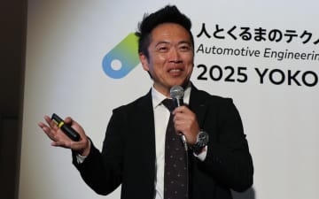 三菱自動車の新型「アウトランダーPHEV」が、“バイクと同じような人馬一体感”を持つ理由を開発担当の上平真部長が紹介