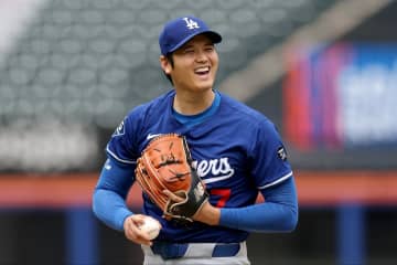「変化球というより魔球」大谷翔平が投じた“エゲつない”一球にSNS騒然！捕手をも翻弄する曲がりに驚きの声「ピンポン玉？」