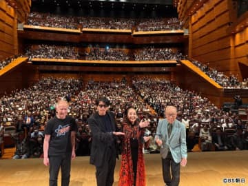 岡村靖幸が「ベストヒットUSA」のファンイベントに登場　小林克也らと80年代の音楽を振り返る