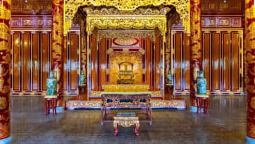 阮朝時代の玉座のひじ掛け壊す、男を拘束　ベトナム