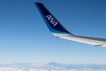 飛行中に乗客がドア開けようとする騒ぎ、全日空機が行き先変更　苛立って暴れた別の乗客も「排除」
