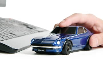 ヘッドライトとテールランプが光る「フェアレディZ（240Z）無線マウス」