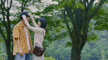 ホ・ナムジュン、IUのタイトル曲「Never Ending Story」MVに登場！映画を連想させる演出