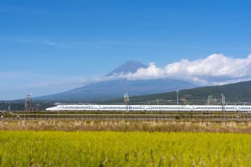 東海道新幹線、2025年夏も「お子さま連れ車両」設定　お盆だけでなく7月・9月の3連休も