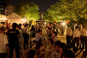 昭和レトロな「品川横丁テラス」品川シーズンテラスで、屋台グルメやビールを堪能＆カラオケ付きスナックも
