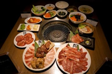 牛角、2人前で5000円以下の「定番焼肉セット」