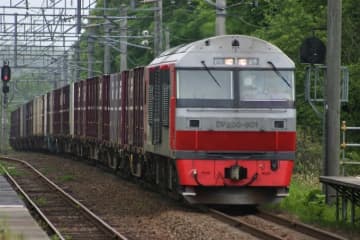 DF200-901、最後の勇姿を！JR貨物、初号機との撮影会 苗穂車両所で6月21日