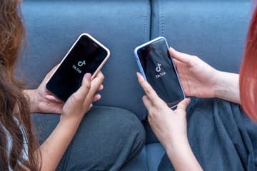 米テキサス州「18歳未満の若者はSNS禁止」法案を近く採決へ