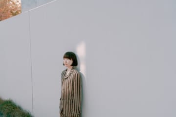 興梠まり、シングル「世界のどこかで」を配信リリース 「人生への愛、家族や友人、大切な人へ想いがこの曲の源流」