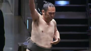 大相撲千秋楽、花道の奥で「すごい光景」48歳最古参力士、“人生の花道”を祝福する仲間たちにファン感涙「素敵な仲間」「愛されてる」