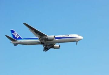 ANA、飛行中に乗客がドア開けようとし緊急着陸…ネット騒然「永久に搭乗禁止にすべき」