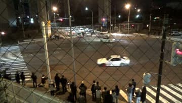 大黒ふ頭でドリフト走行繰り返す、容疑で男逮捕　SNSで集まり暴走か