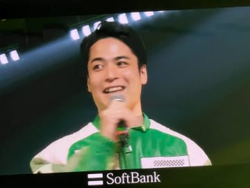 政界挑戦の中田フィッシュ氏が“マイク演説”「イケメン！」女性ファンからは黄色い声援も