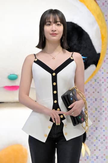 広瀬すず、タイトドレス姿を公開→「妖艶です」「カッコイイ素晴らしい」と反響