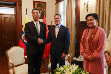 習主席特使の懐進鵬氏、エクアドル大統領就任式に出席