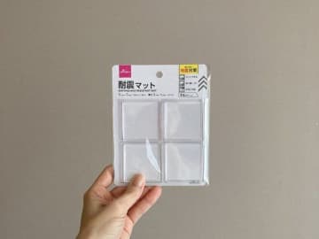 【ダイソー】使い方無限大?! 歯ブラシホルダーやベビー食器の固定に「耐震マット」の意外な使い方5選