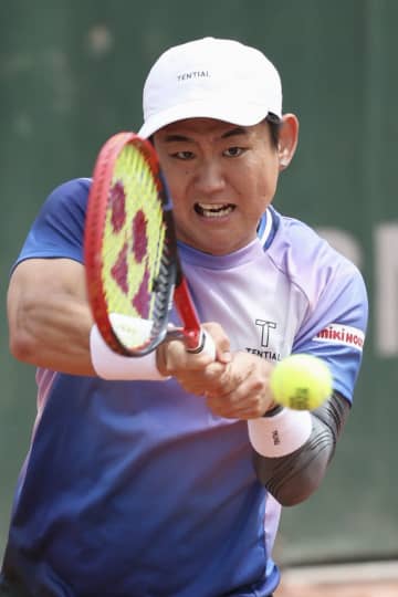 全仏テニス、大坂が1回戦敗退　西岡は棄権