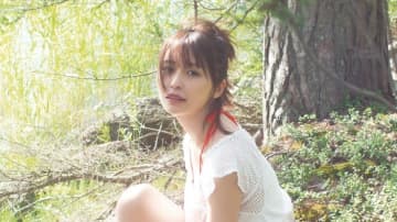【先行カット解禁】長濱ねる 水着でダイブ！フィンランドの水辺で美脚際立つショット披露 8年ぶり2nd写真集で“バブみボディ”や少女のような無邪気さも