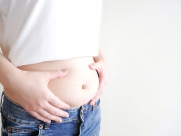 ぽっこりお腹の原因は”下がった腸」！？引き上げて整える腸活法5つ